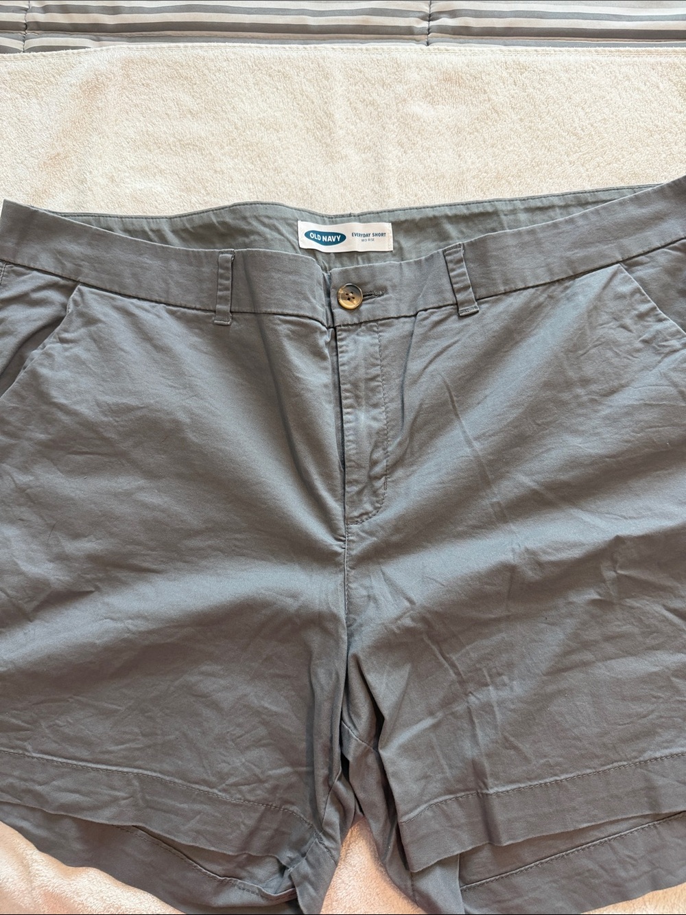 Old Navy Women's Slate Gray Flat-Front Shorts